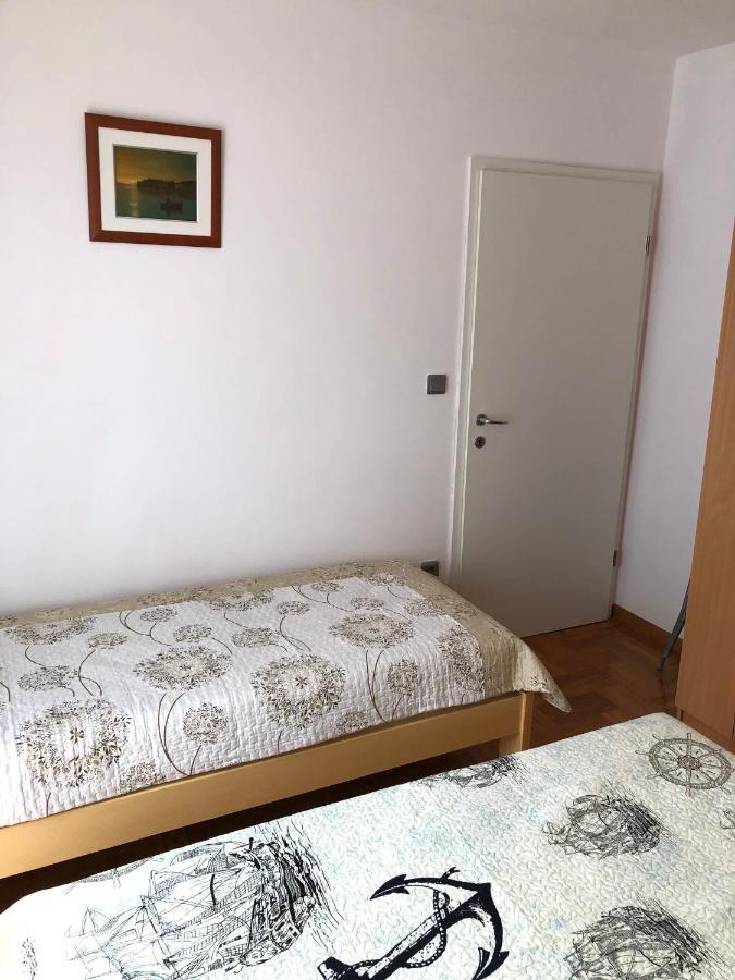 Vito & Rocco Apartment Малинска Экстерьер фото